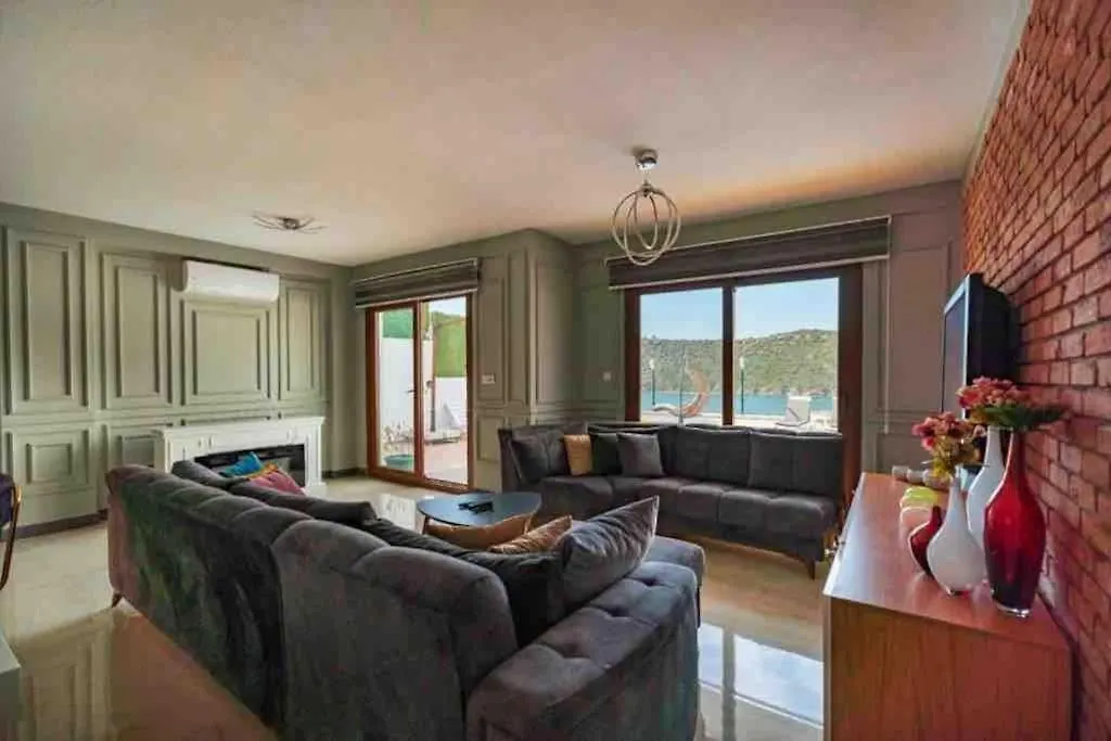 Oezel Havuzlu Ve Deniz Manzarali 5 Odali Villa Milas