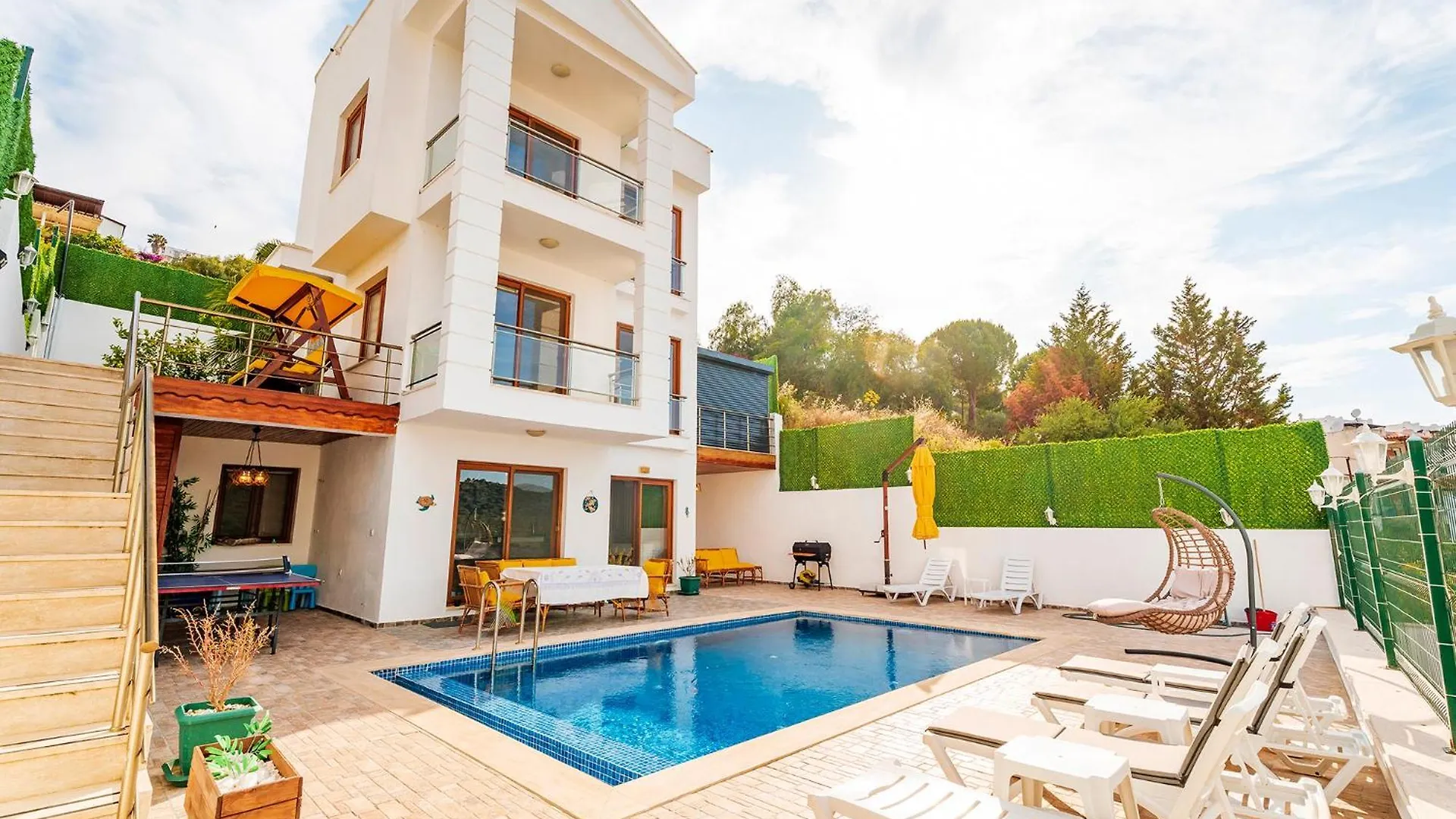 Oezel Havuzlu Ve Deniz Manzarali 5 Odali Villa Milas