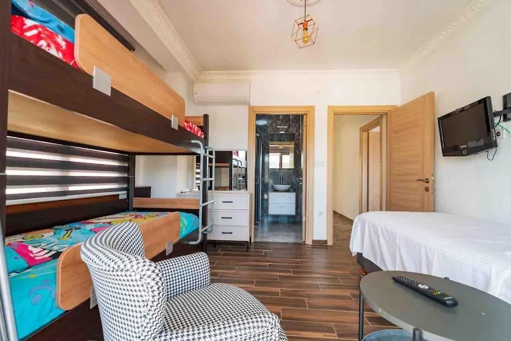 Oezel Havuzlu Ve Deniz Manzarali 5 Odali Villa Milas
