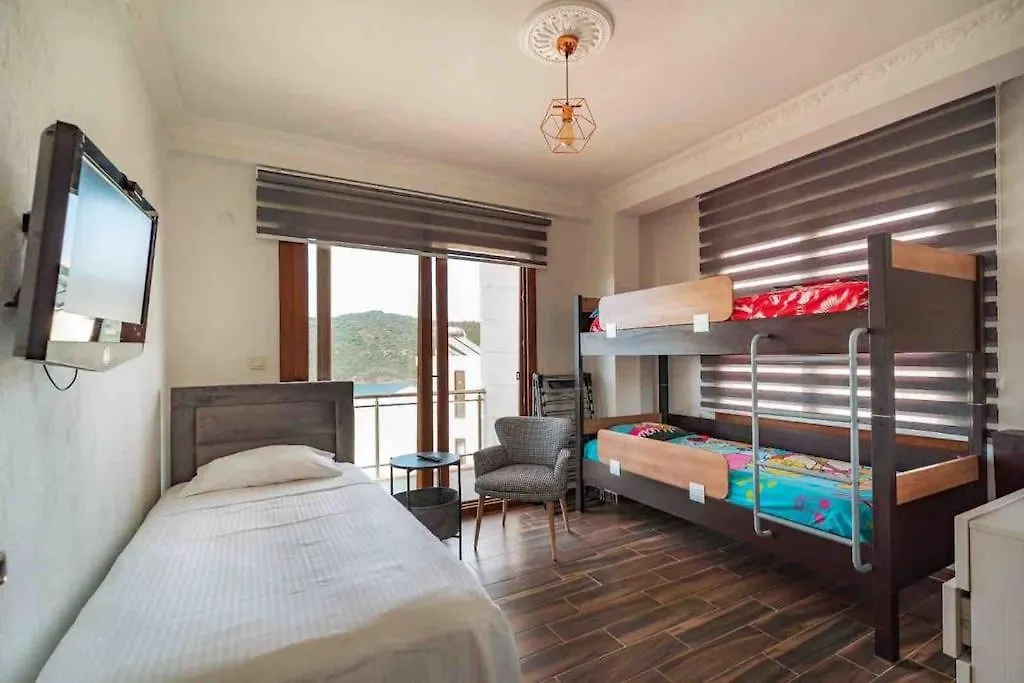 Oezel Havuzlu Ve Deniz Manzarali 5 Odali Villa Milas